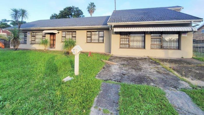 For Sale: House in Beacon Bay North with 4 bedrooms, garden, double garage.