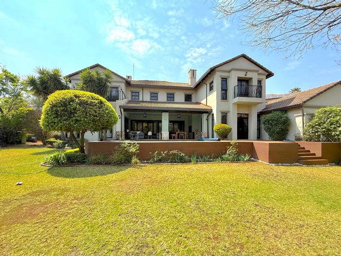 Five-bedroom house in Fourways with pool, study, and staff accommodation. To Rent.