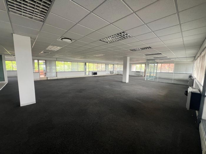 To Rent: 1,089m² Office in Woodmead with backup power and ample parking.