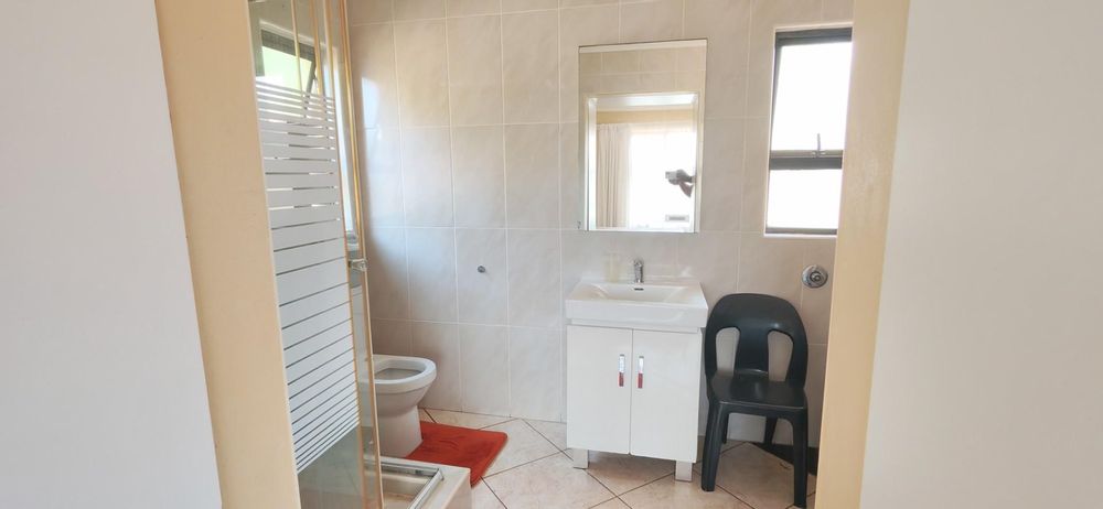 En-suite bathroom 1