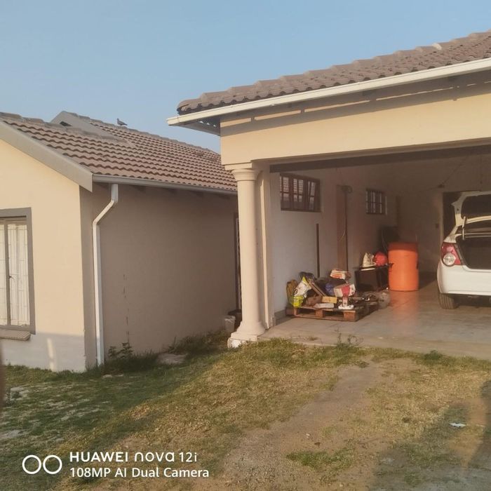 For Sale: House in Duvha Park with 4 bedrooms, 3 bathrooms, double garage.