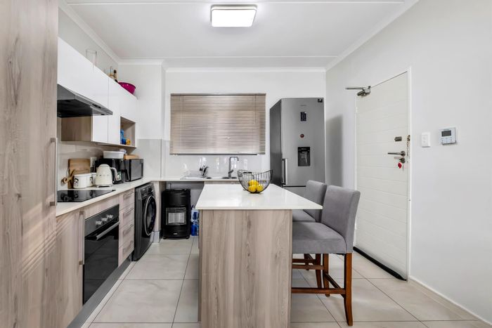 For Sale: 2-Bedroom Apartment in Randpark Ridge with Pool, Gym, and Pet-Friendly Amenities.