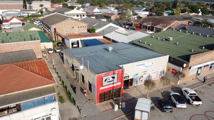 Prime commercial property in Port Alfred Central, 480 m², high visibility, for sale.
