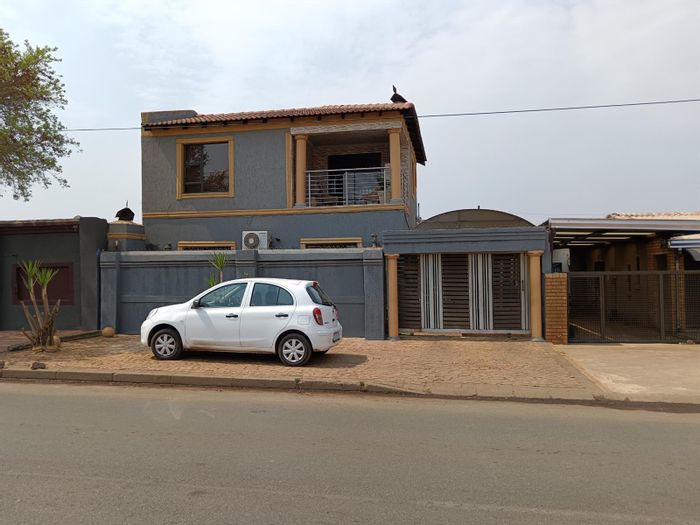 3-Bedroom House To Rent in Emdeni with balcony, carport, and close amenities.