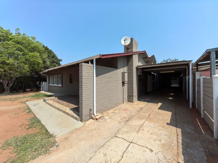 Beaconsfield House For Sale: Three bedrooms, bachelor flats, entertainment area, secure parking.