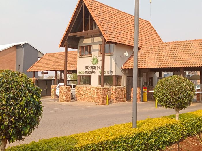 For Sale: 2-Bedroom Townhouse in Roodeplaat with garden, security estate amenities.