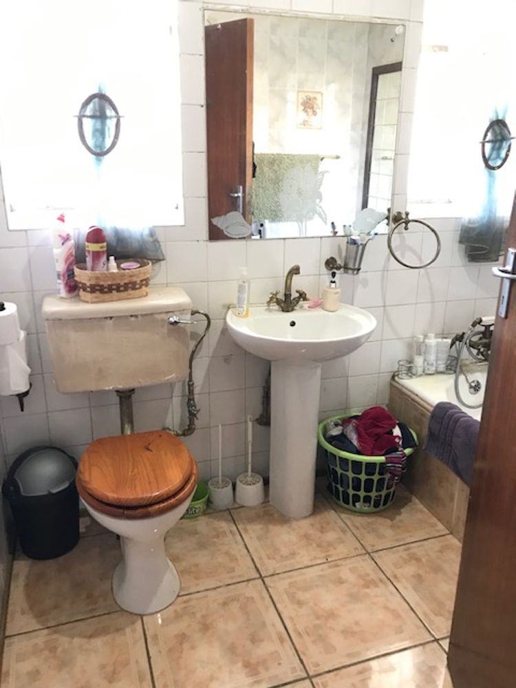 1st  toilet wih bath