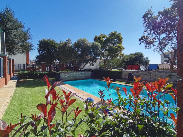 For Sale: 3-Bedroom Apartment in Greenstone Hill with garden, clubhouse, and pools.