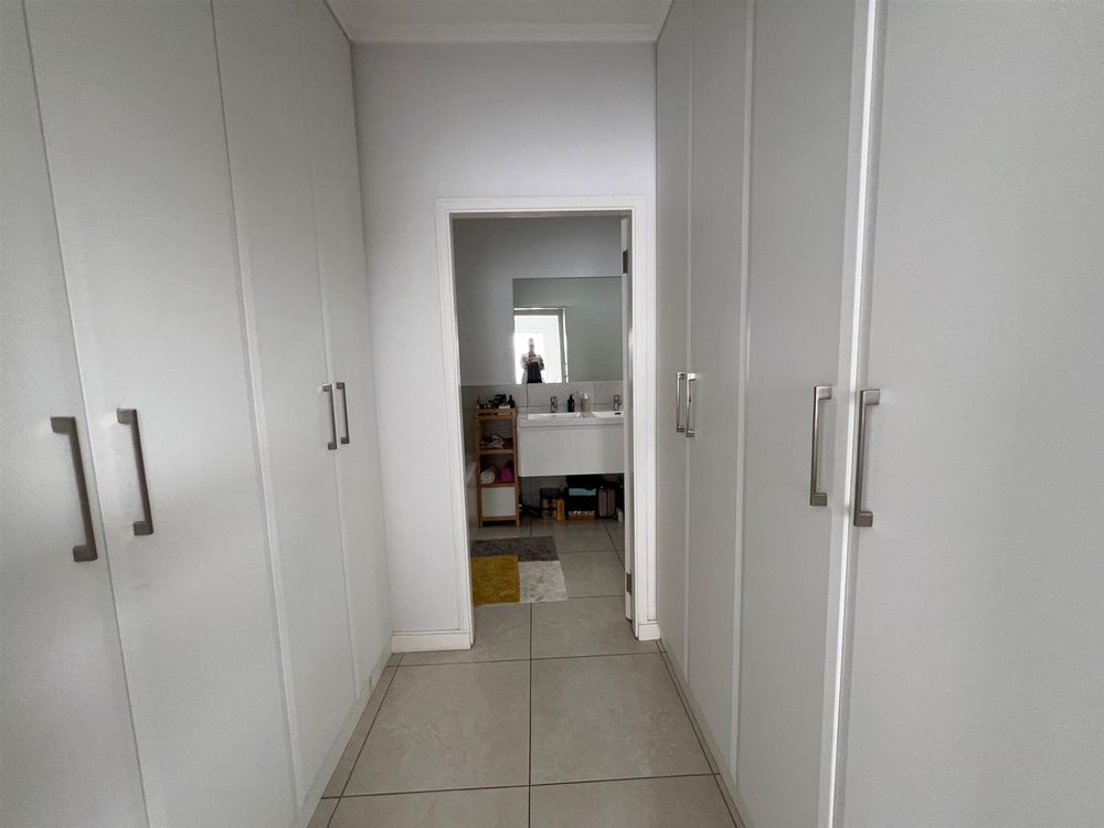 Main Bedroom Walk In Closet