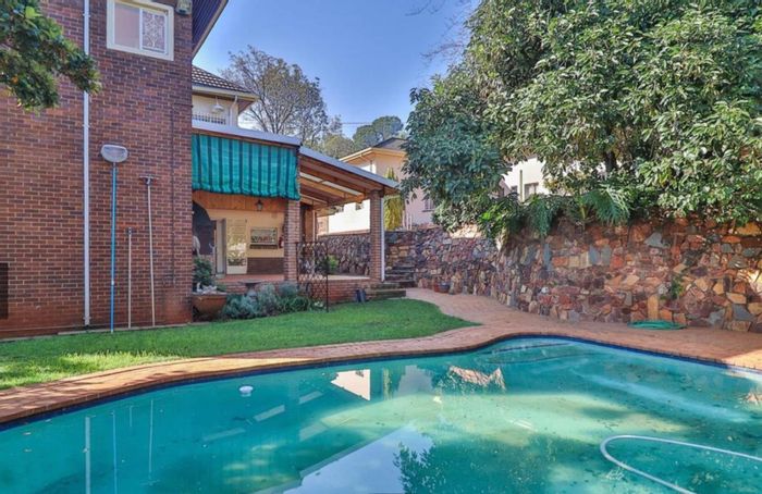 Muckleneuk House For Sale: 9 Bedrooms, pool, borehole, boarding rights, investment potential.