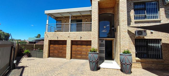 For Sale: House in Roylglen Gardens with 5 bedrooms, study, double garage, and security.