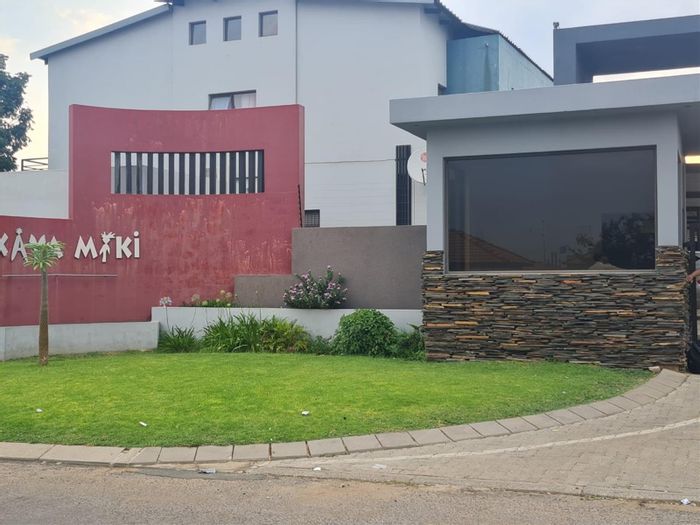 3-Bedroom House in Cashan with 24-hour security and spacious living areas. To Rent.