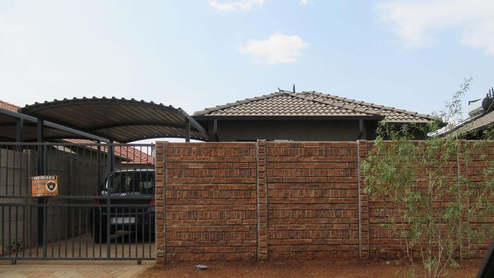 House for Sale in Protea Glen: 2 Bedrooms, 1 Bathroom, Convenient Location.