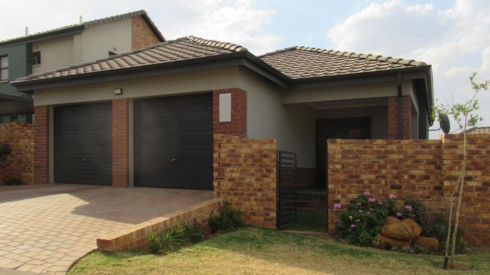 Cosmo City House For Sale: 3 Bedrooms, 3 Bathrooms, Quick Sell Opportunity.