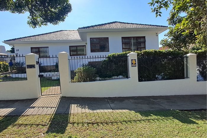 Perridgevale House For Sale: Spacious living, garden, close to shopping and schools.