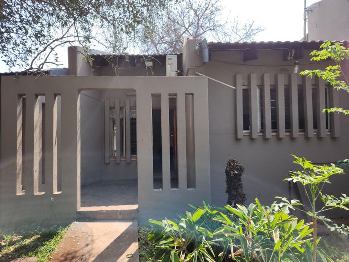 House for Sale in Bela Bela Central: 4 Bedrooms, Pool, Large Garden, Security.