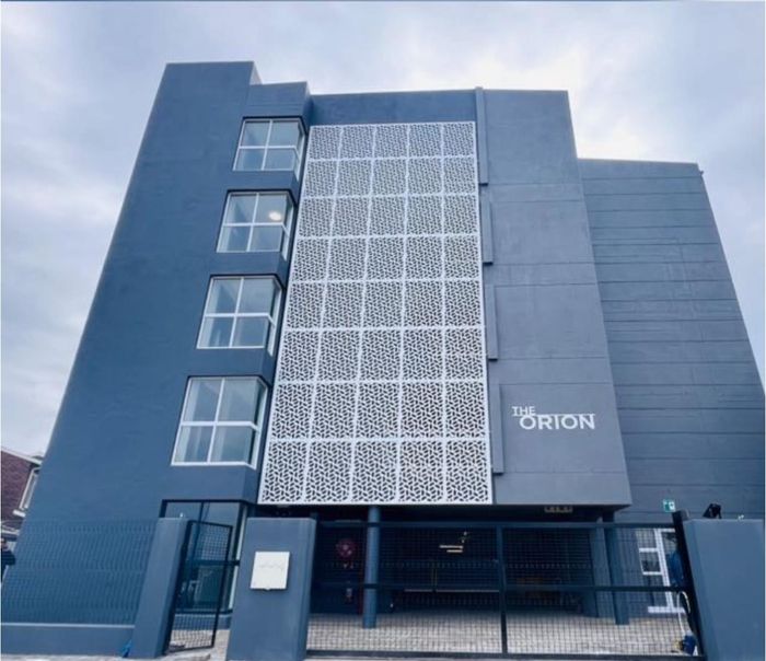 Fully furnished 2-bedroom apartment in Table View, with prepaid utilities and mountain views.