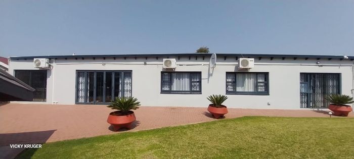 For Sale: House in Monument Heights with 4 bedrooms, study, garden, and security features.