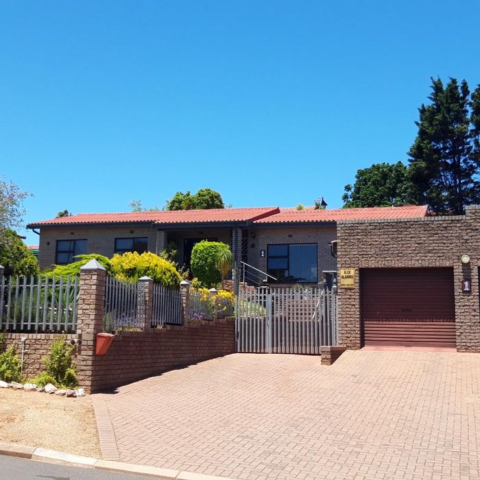 For Sale: House in Vredenburg Central with 3 bedrooms, entertainment lounge, and garage.