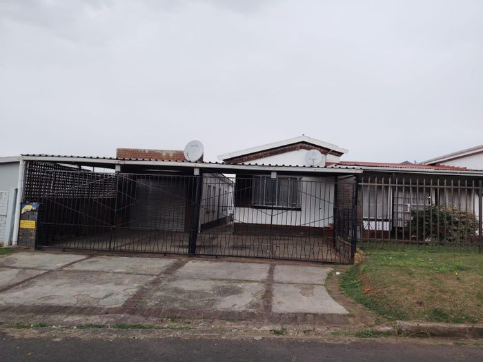 Raisethorpe House For Sale: 4 bedrooms, granny flat, walkable amenities.