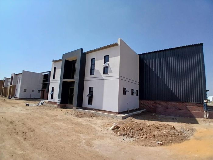 Industrial mini factories for sale in Knopjeslaagte AH with secure amenities.