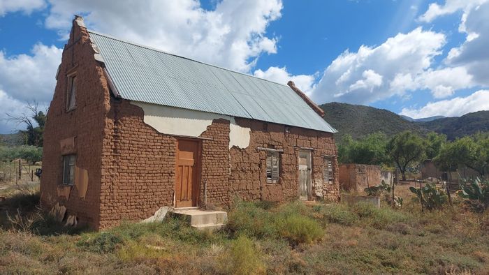 Calitzdorp Rural Farm For Sale: 3Ha with house, arable land, and borehole.