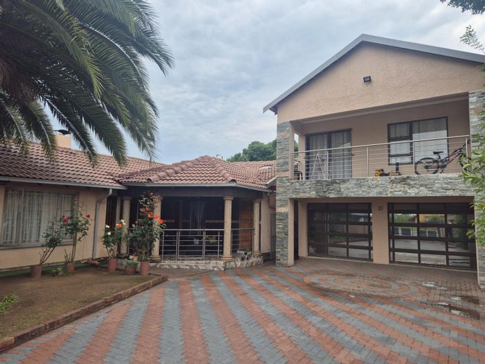 Dalpark House For Sale: 4 Bedrooms, Pool, Study, R15000 Rental Income Opportunity.