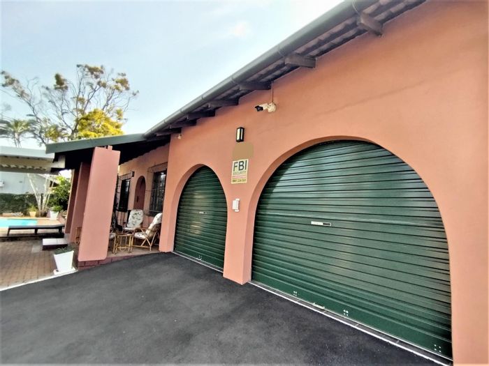 Grantham Park House For Sale: Pool, remote gate, double garage, security features.