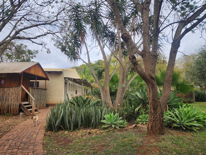 Dalmada AH Commercial Property For Sale: Lodge, conference hall, diverse accommodations, ample parking.