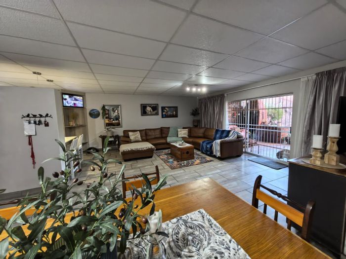 Rhodesdene House For Sale: 3 bedrooms, double garage, braai area, security features.