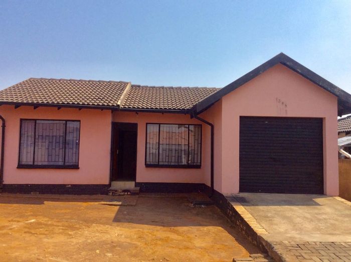 For Sale: House in Tlhabane West with pet-friendly yard and secure perimeter.