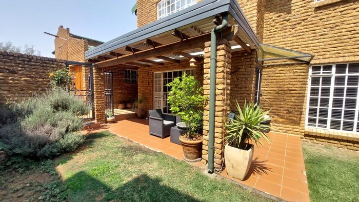 For Sale: Spacious 4-Bedroom House in Bassonia with Pool and Pet-Friendly Garden.