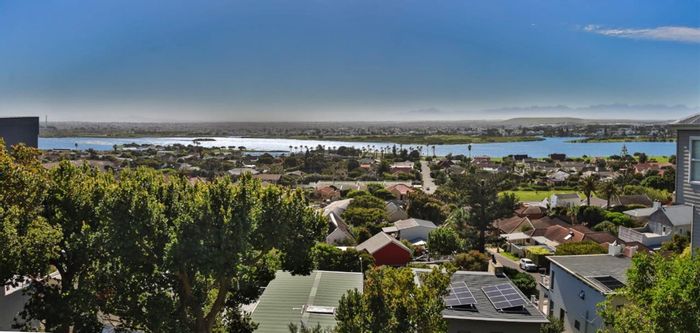 Lakeside Vacant Land For Sale: Scenic views, privacy, close to amenities.