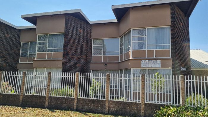 For Sale: Apartment in Selcourt with open-plan living, sunroom, and secure parking.