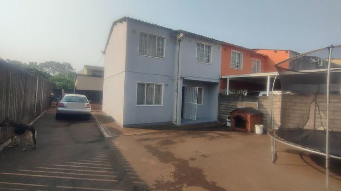 House for Sale in Greenbury: Freehold, pet-friendly, fenced yard, close to amenities.