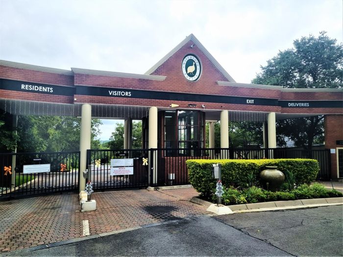 Maroeladal Apartment For Sale: 2 beds, pool, security, and convenient amenities.