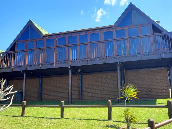 Palm Beach Townhouse For Sale: Sea views, spacious deck, security estate amenities.