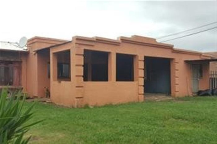 3-Bedroom House in Sunset View For Sale with Spacious Backyard and Cozy Fireplace.