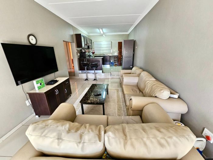 For Sale: 3-Bedroom Townhouse in Winchester Hills with garden, parking, and security.