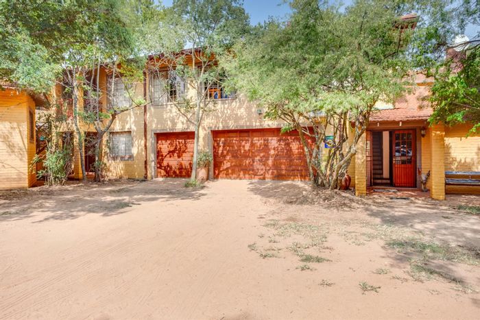 Kyalami AH Guest House For Sale: 16 bedrooms, large garden, income potential.