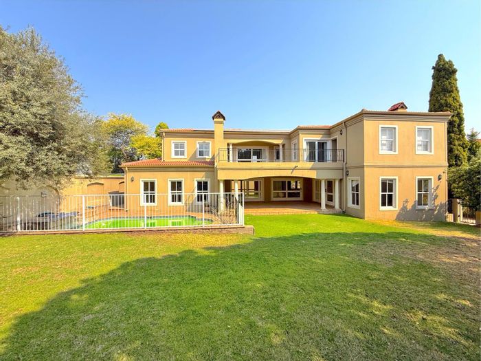 Dainfern House To Rent: 5 bedrooms, pool, garden, staff accommodation, double garage.