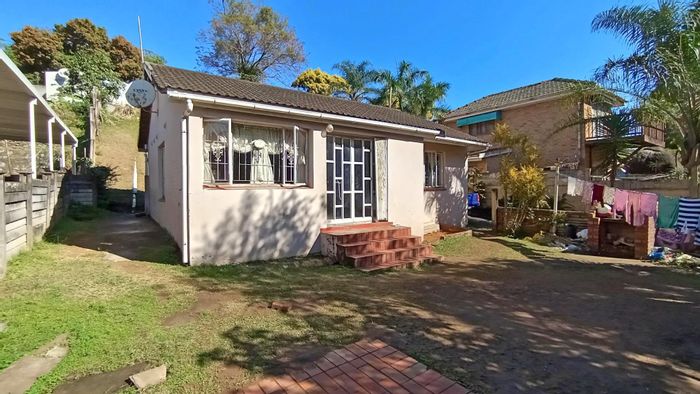 For Sale: 3-bedroom house in Montclair with large garden and secure fencing.