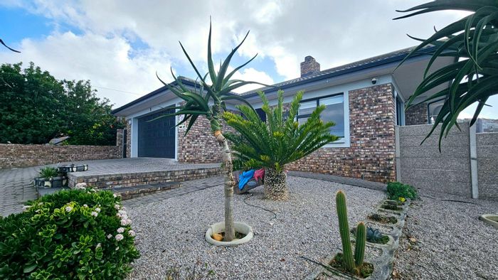 For Sale: House in Dana Bay with solar, water tank, and security features.