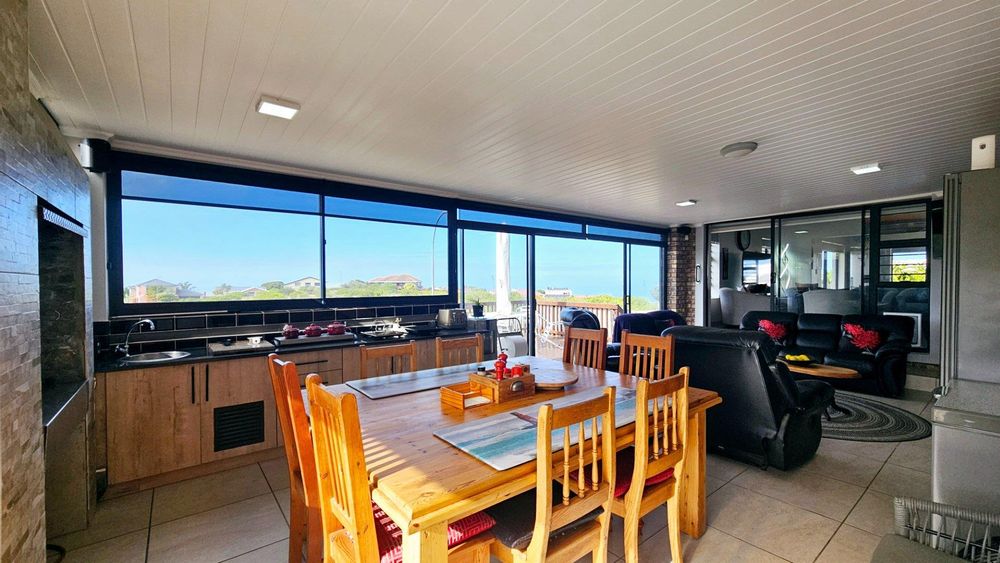 SEPARATE LOUNGE AND BRAAI ROOM