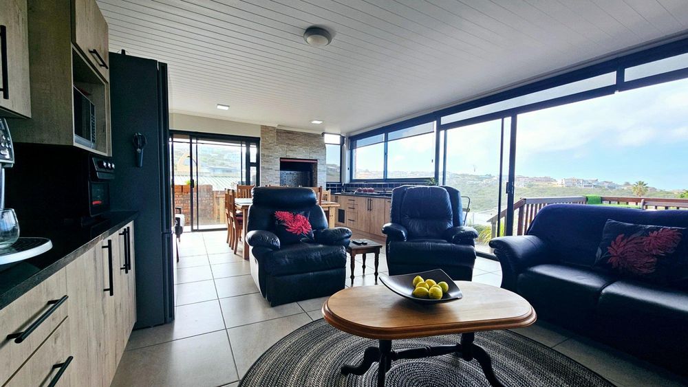 SEPARATE LOUNGE AND BRAAI ROOM