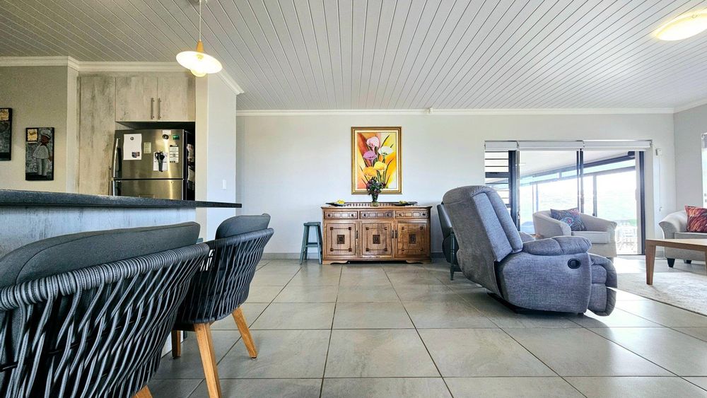 OPEN PLAN KITCHEN, LIVING ROOM AND DINING ROOM