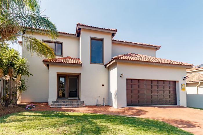 For Sale: House in Amberfield with 4 bedrooms, study, inverter, and 2-garage.