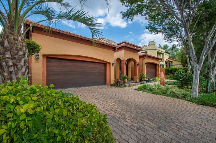 House for sale in Featherbrooke Estate: Greenbelt views, pool, 5 bedrooms, 4 garages.