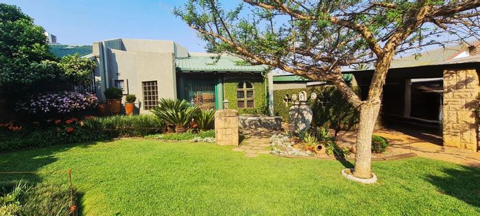 Unique Dennesig house for sale: solar pool, garden, study, and spacious living areas.