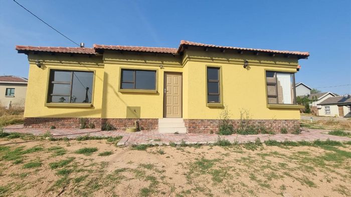 3 Bedroom, 2 Bath House For Sale in Karino with security and nearby amenities.